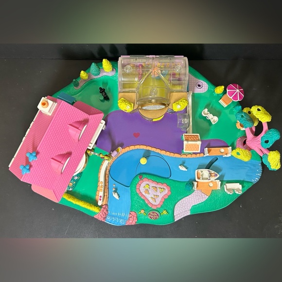 Polly Pocket Magical Movin’ Pollyville Playset - Picture 5 of 16